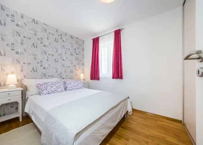 Lägenhet Paradise Petrcane