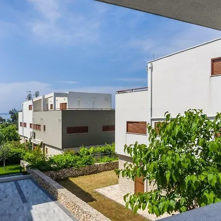 Paradise * 佩特坎内