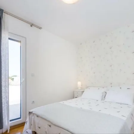 Paradise * 佩特坎内